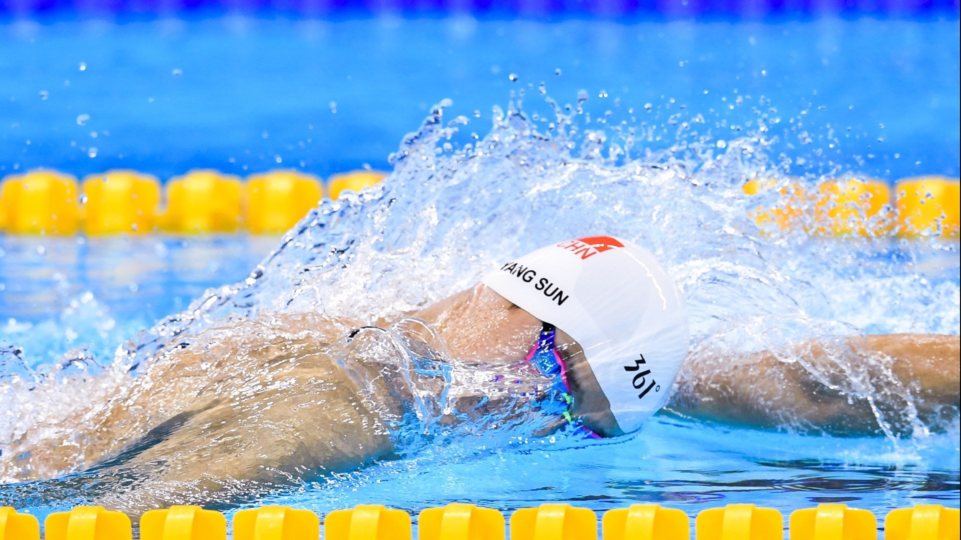 赛场高光瞬间引发热议，王者荣耀比赛高光时刻